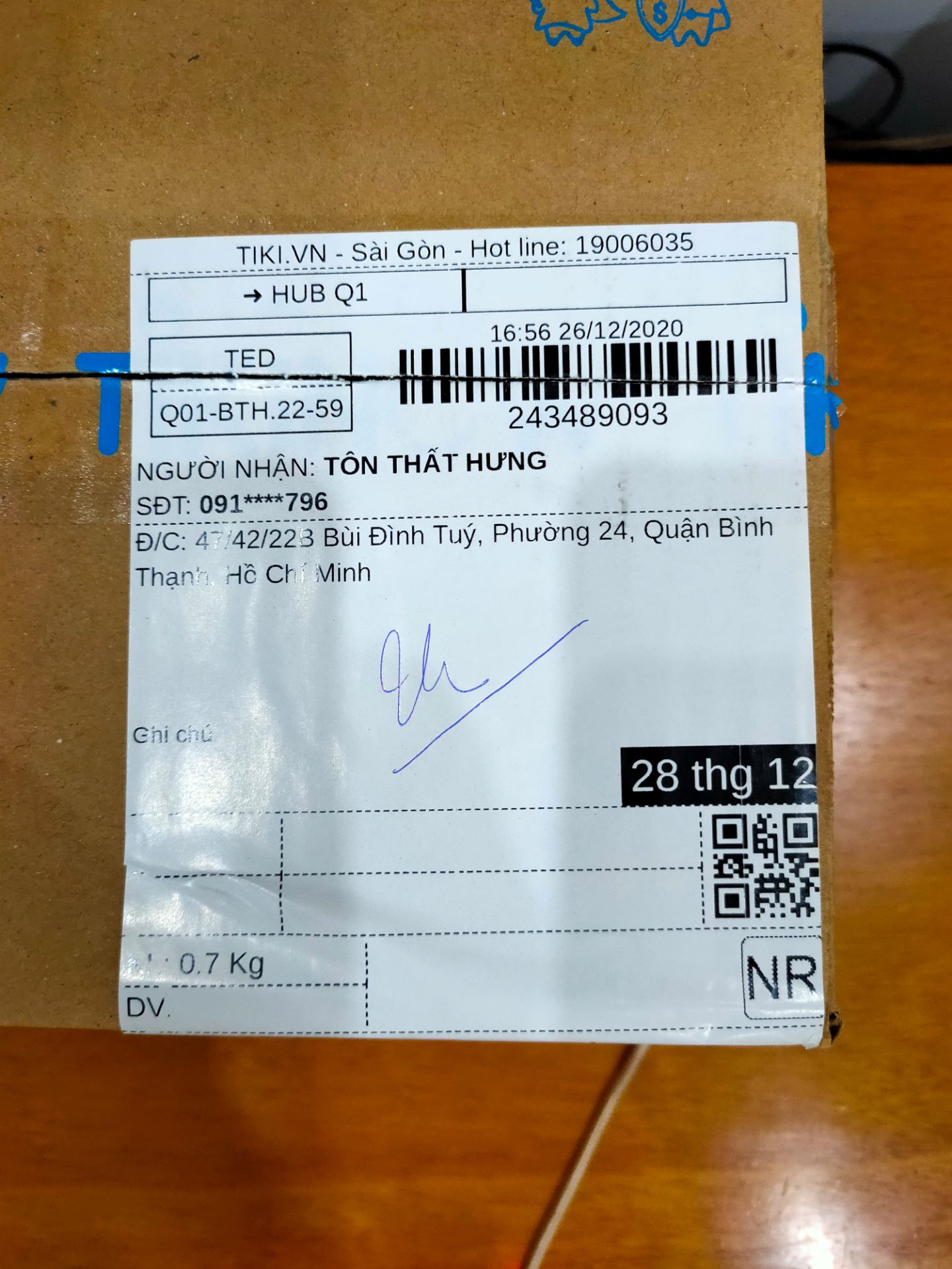 tôi nhận được áo jacket cho nữ, size XL nhưng không thể mặc vừa cho nam được. Giao hàng không đúng như đặt hàng