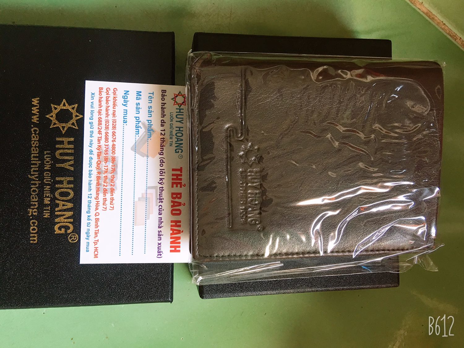 Ví đẹp đóng hộp kĩ càng có thẻ bảo hành rất đáng tin cậy và hợp túi tiền