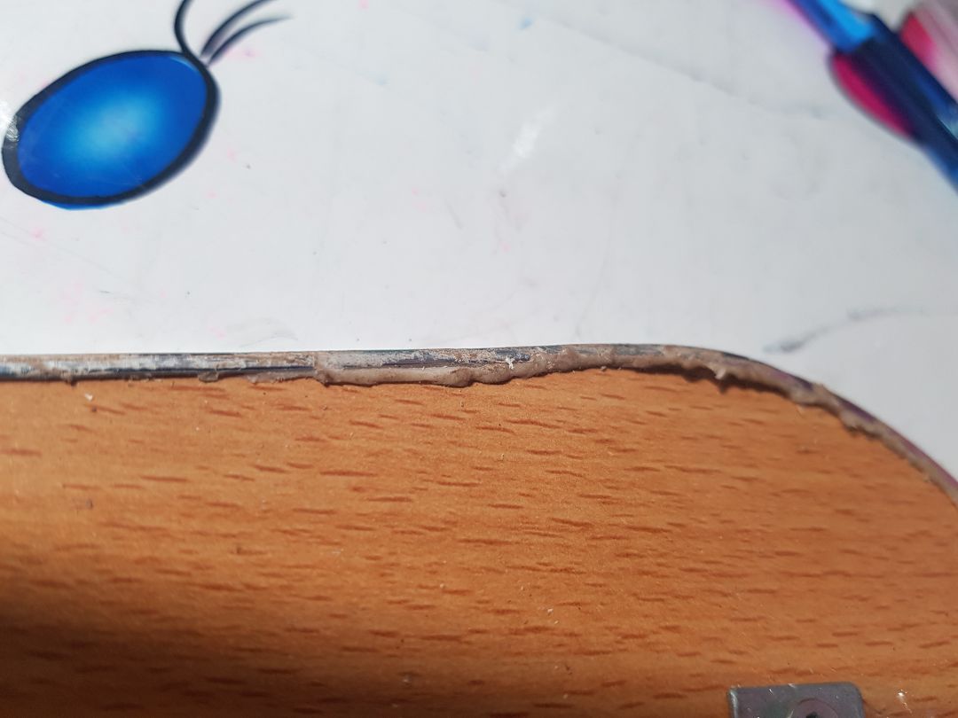 Rất thất vọng. Đừng mua sp này. Giao hàng lần đầu, cái bàn cấn trầy kinh khủng tệ hại. Giao lần thứ hai sp vẫn tệ. Chỉ viền sắc nhọn, không thể dùng được vì sẽ bị xước da thịt. Chỉ viền thiếu hụt, lồi ra. Ốc vít lờn nhổ cả lên. Chỗ liên kết sắt nhọn kém an toàn. Lần đầu tiên tôi viết đánh giá sp kém như vậy. Khuyên các bạn đừng mua.