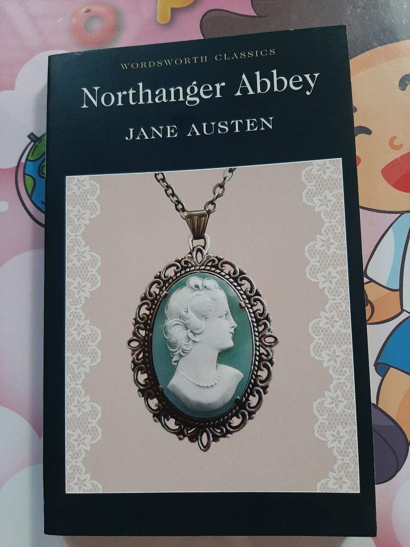 Gói hàng và bao sách chắc chắn, sách mới và rất đẹp. Mình thích bản này của wordsworth vì form cầm vừa tay và có hình minh họa.