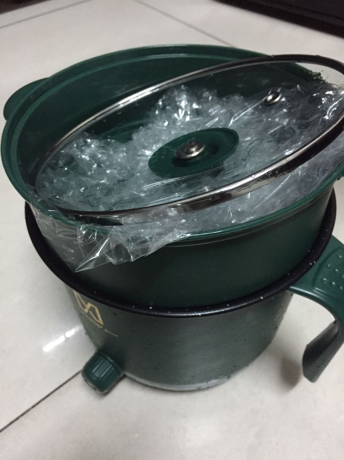 Hàng có cty sản xuất nên có hướng dẫn sử dụng, có tên thương hiệu dù không phải là minidocter. Có lớp chống dính như hình ảnh. Chân nhựa bị gập ghềnh nên giảm sao.