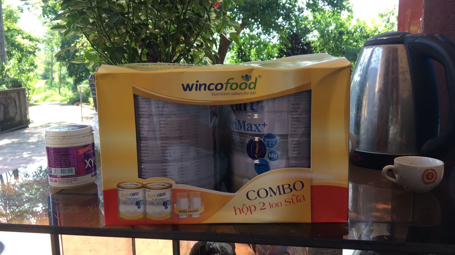 Sp thấy ok, date xa, shop tư vấn rất nhiệt tình, giá cả hợp lí cho shop 5 sao nhưng còn về tiki thì chỉ cho 4 sao vì vận chuyển hàng thùng bị rách rưới tả tơi may là sp bên trong không có vấn đề ?