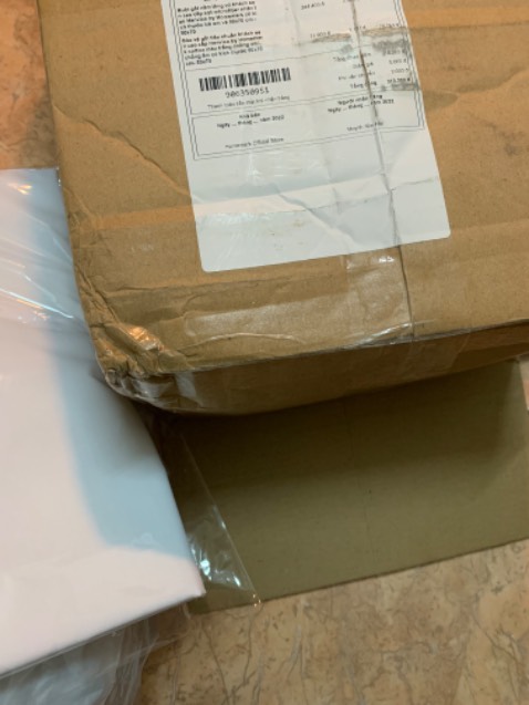 Giao hành nhanh. Đóng gói cẩn thận. Tuy nhiên vỏ gối ko ghi rõ kích thước 50*70. Hy vọng dùng ổn. Có mã quét bảo trừ 5% tiền nhưng chả được gì.