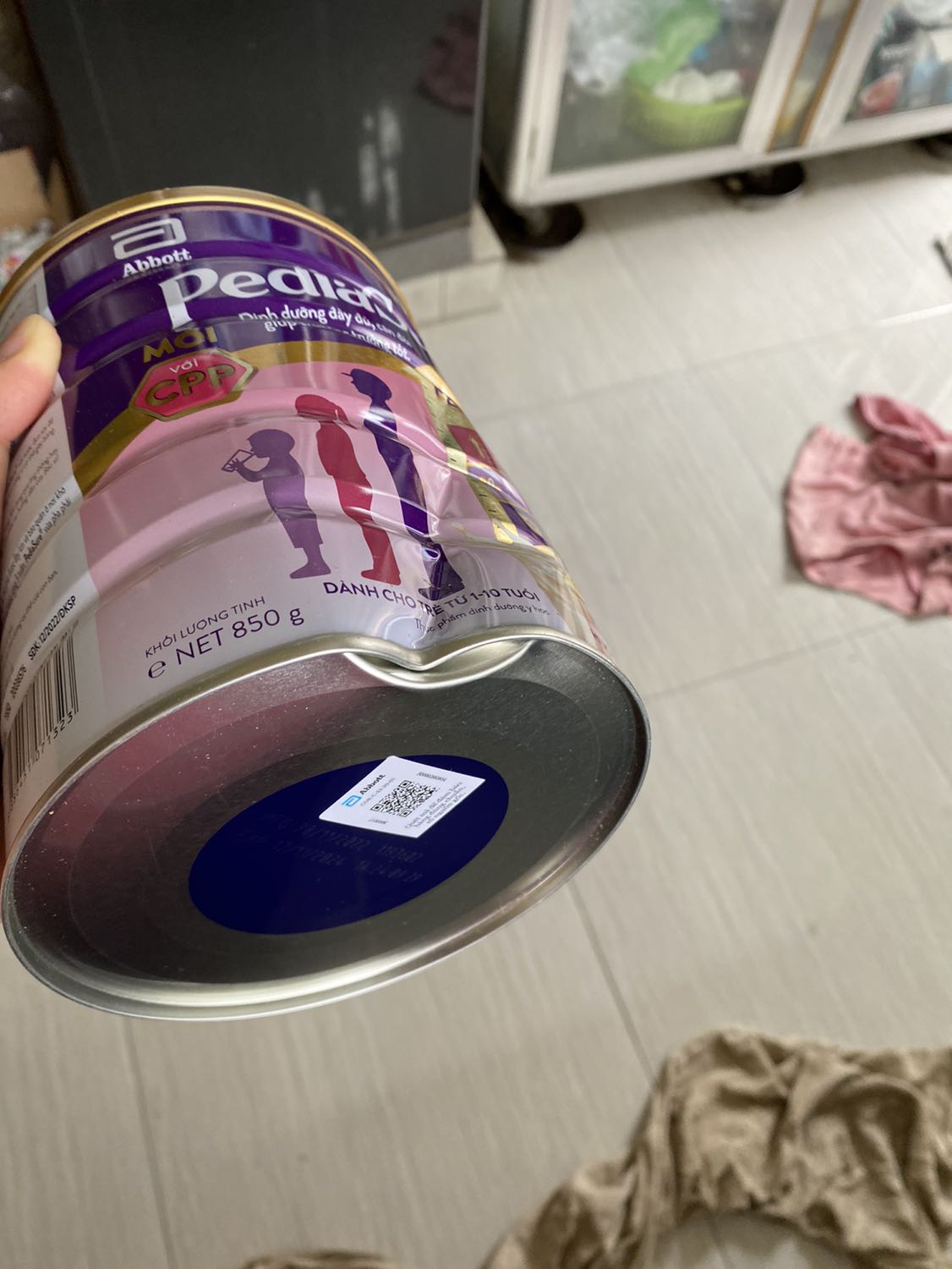 Lúc này đơn vị vận chuyển hàng xấu nhe
Hôm qua giao thùng pediasrue nước thì rách vỏ thùng giấy lắm lem thấy ghê
   Hôm nay *** sữa móp phần dưới jnha