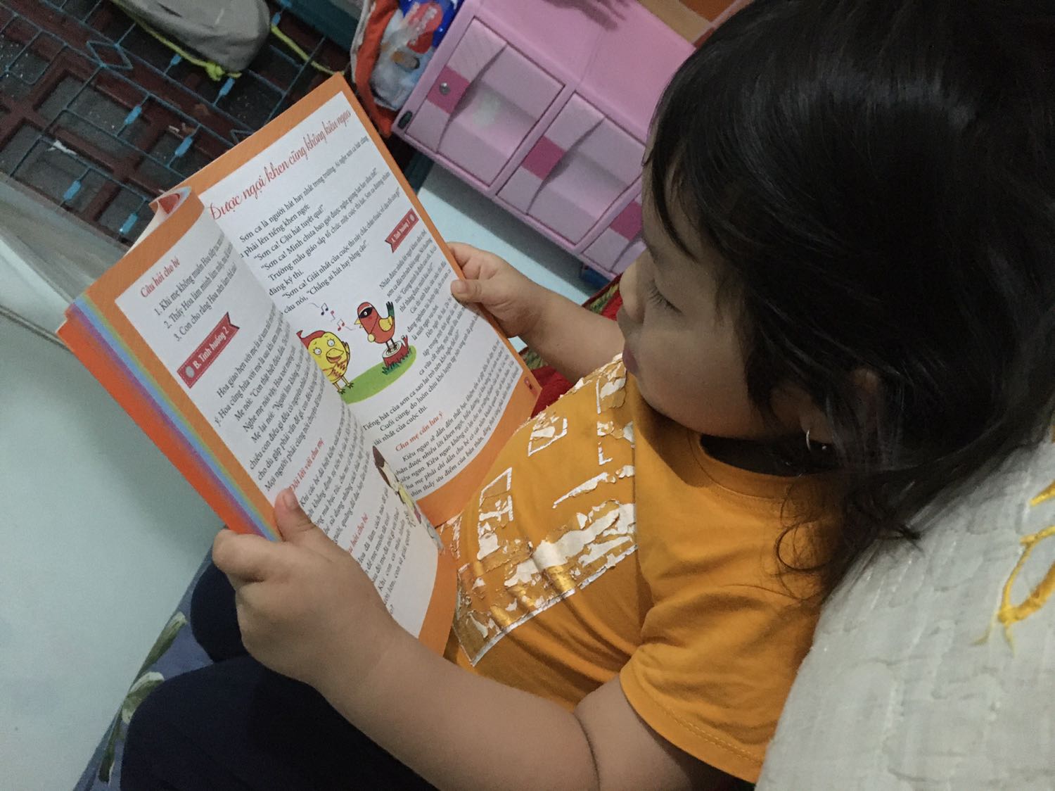 Các mẫu chuyện nhỏ, trong sách rõ ràng và mang tính giáo dục cao. Giấy dày đỡ sợ rách.