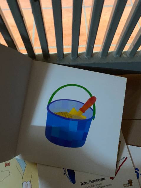 Sách in màu đẹp lắm , giao hàng nhanh, đóng gói cẩn thận, bé rất thích