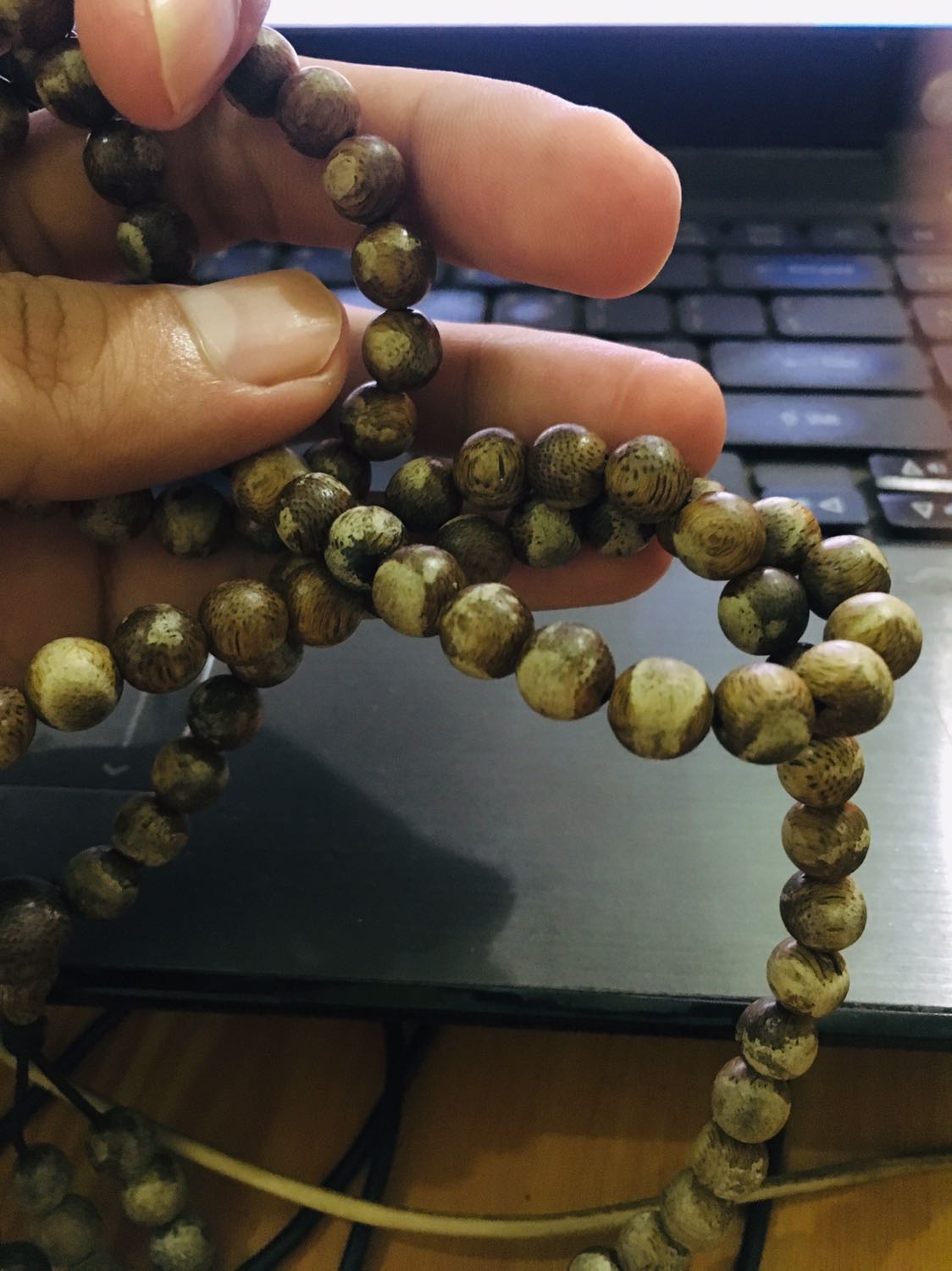 nhận thấy đẹp, mang vào đi rửa tay xong quay ra đốm đốm hết y như *** đốm ???