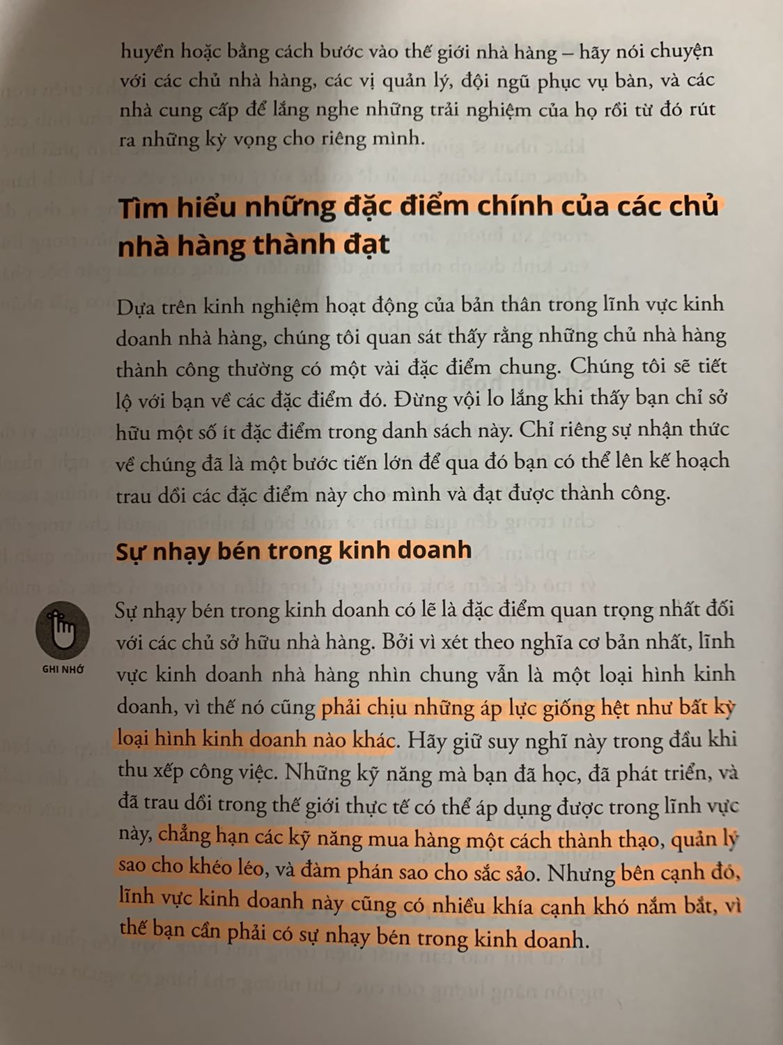 / Đọc cuốn này đúng là mở rộng tầm nhìn vì nó có liên quan tới lĩnh vực nghề nghiệp hiện tại của mình. Đây là cuốn sách mô tả khá chi tiết từ cấp vận hành cho tới cấp độ là owner của 1 nhà hàng. Mặc dù mình chưa đạt đc tới level đó nhưng nó cung cấp 1 khối lượng kiến thức rất lớn sâu sắc trong lĩnh vực F&B. Và đầu sách có giới thiệu 1 cuốn Running a bar for dummies, mình có search tiki thì quyển này chưa có hàng.
Mình khá hài lòng vs chất lượng mà sản phẩm tiki giao cho mình.
