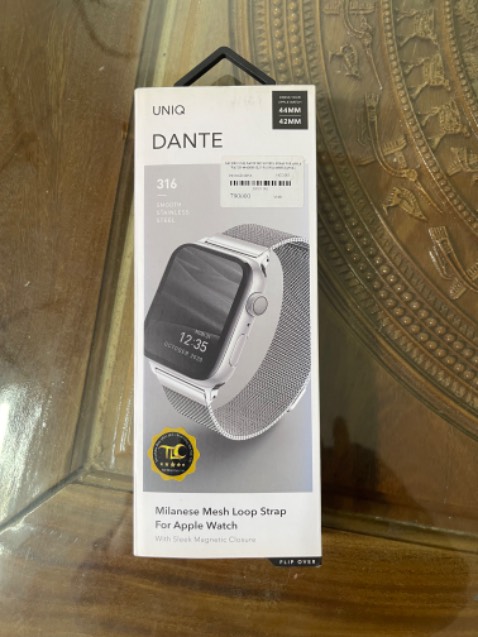 Khá ổn. Dây đeo mềm, tuy nhiên phần tai đeo dây vào máy độ hoàn thiện chưa cao. Vỏ hộp đựng hơi cũ. Ko có tem niêm phong