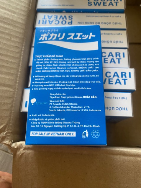 Dạng bột, thuận tiện đem theo.
Có cây nước lạnh pha ngay là uống.