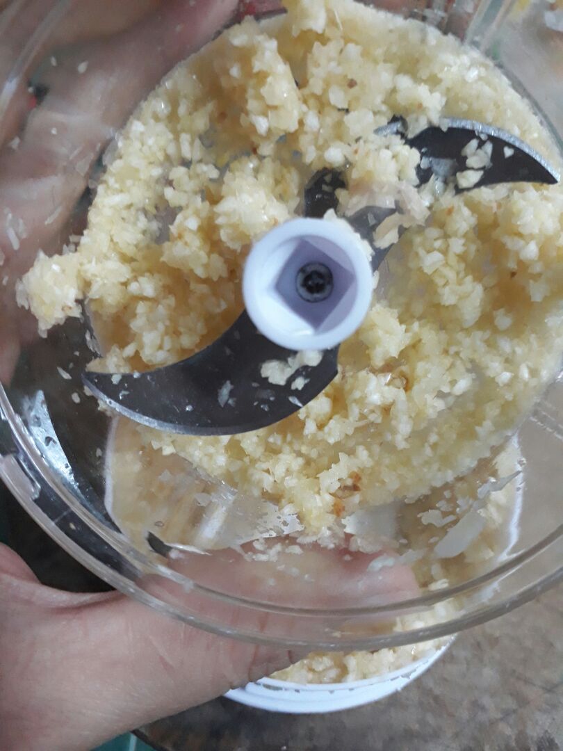 tuyệt vời. lúc đầu nhận xong mở ra hoài k dc. hơi thất vọng xíu. nhưng ngày hum sau lôi ra lại mở ra đc nên về sử dụng thử ngay thì thấy rat ok. mình mua giảm giá lại dc freeship nên tính ra 56k/ 2cái là quá rẻ. 
có 1 lưu ý nhỏ là hành tỏi củ to truoc khi say các bạn nên cắt ra làm 3 làm 4 oy bỏ vào say se nhanh và ok hon de nguyen củ bự se k say đc nhu mình. say xong bỏ vào tủ lạnh dùng dần k cân phải mỗi lan nau la moi lan bóc hành tỏi oy băm. vua mat time vừa ám mùi. 
lan dau tien mua hàng sài ưng cái bụng quá  nên moi chụp hinh lại để phản hồi ???