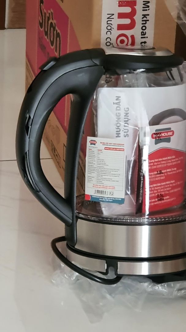 Khi giao tới nơi thì ấm nước đã bị bể chỗ tay cầm, nút công tắc bị lún vào trong. Hộp đựng bên ngoài bị rách.
Vì tôi ở chung cư trong giai đoạn giãn cách, ko nhận hàng trực tiếp từ shipper. Khi xuống lấy hàng thì đã bị tình trạng này. TIKI vui lòng hỗ trợ trường hợp này