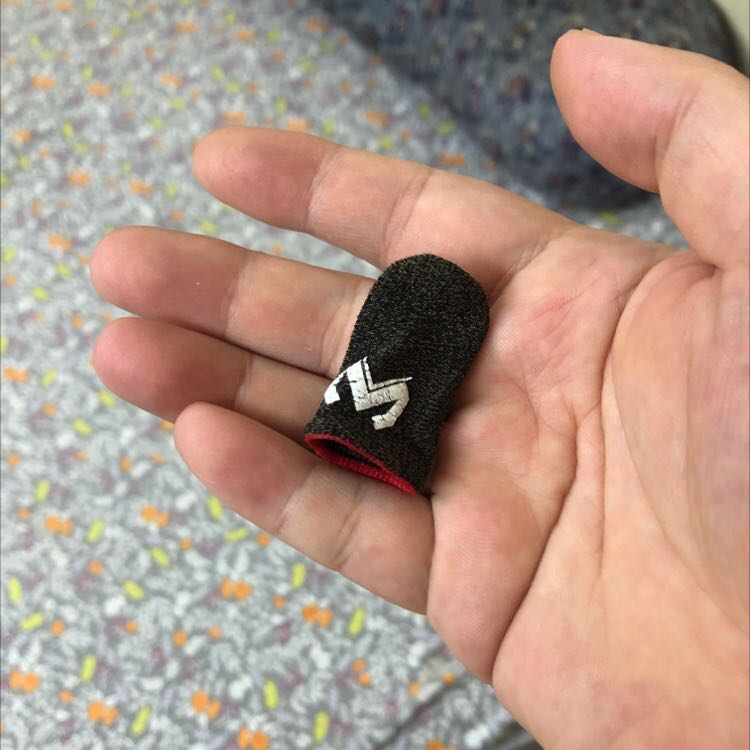 Hỗ trợ chơi game tốt, dễ sử dụng, cần làm quen