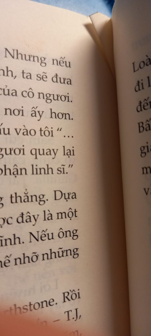 Hàng của Fasaha được bọc rất kĩ. Giao hàng lại nhanh. Sách bị lỗi 1 chút phần cuối sách nhưng không sao vẫn là ok.