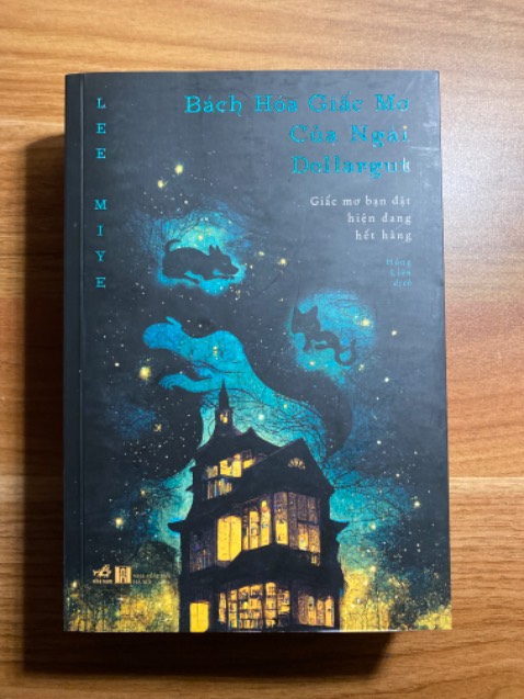 Tiki giao sách nhanh, shipper hỗ trợ nhiệt tình. Sách không được lót chống sốc mà chỉ để trong hộp. Sách của Nhã Nam nên chất lượng giấy và in ấn tốt, bìa đẹp, tên sách in nổi. Nội dung cuốn sách thú vị, điểm nhìn độc đáo nhưng văn phong và mạch truyện còn rời rạc nên không tạo nhiều hứng thú muốn đọc.