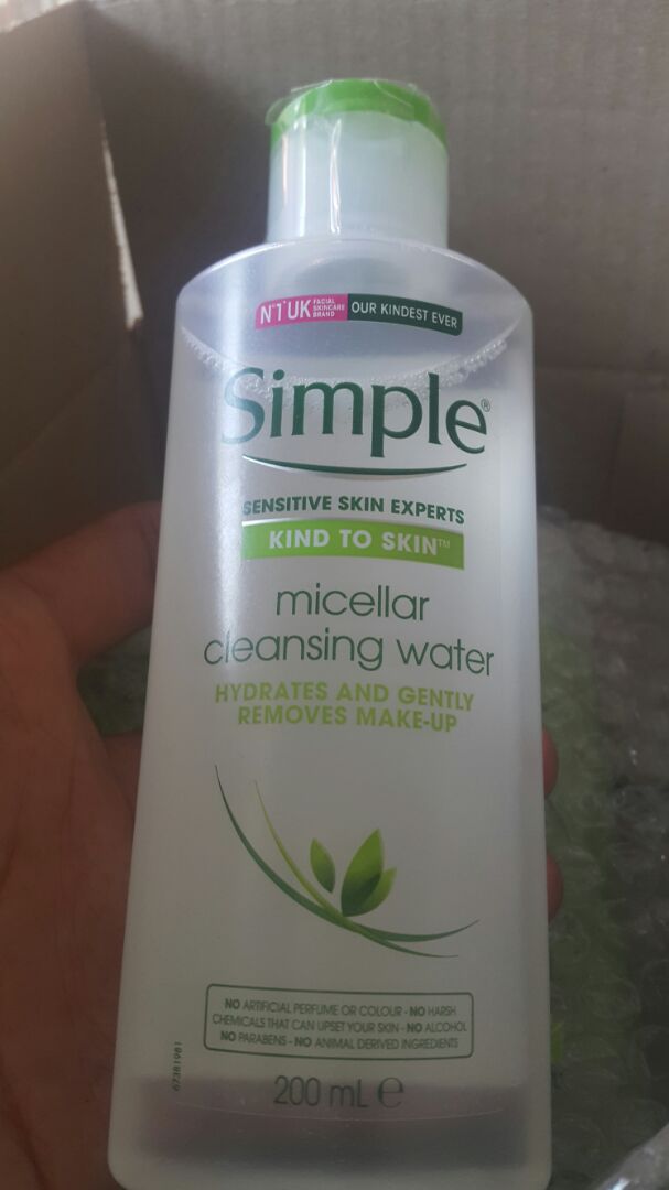Shop ơi, mình đặt cho vợ mình 3 sản phẩm simple bên shop nhưng sản phẩm này lại ko có tem phụ tiếng việt mô tả công ty nào nhập khẩu, hình ảnh sản phẩm cũng khác, giống hàng xách tay quá vậy. Mình gọi thử số *** của công ty nhập khẩu thì họ bảo tất cả sản phẩm của họ đều có tem phụ. Ko có tem nhập khẩu, ko có cty chịu trách nhiệm xài lỡ bị gì thì sao shop