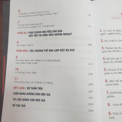 Tác giả phân tích những cá tính trái ngược nhau giữa người có tính Hướng Nội và Hướng Ngoại. Trong đó nêu cả những tấm gương hướng nội thành công và có tiếng tăm trong lịch sử. Từ đó khuyên người đọc nên phát triển bản thân thế nào.