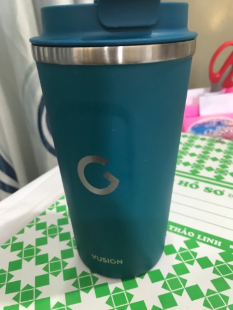 Đóng gói hàng cẩn thận, bề ngoài ly hơi nhám ko trơn như mình nghĩ. Giữ nóng tốt nhưng để nghiêng nước vẫn hơi rỉ ra chút, xài ok