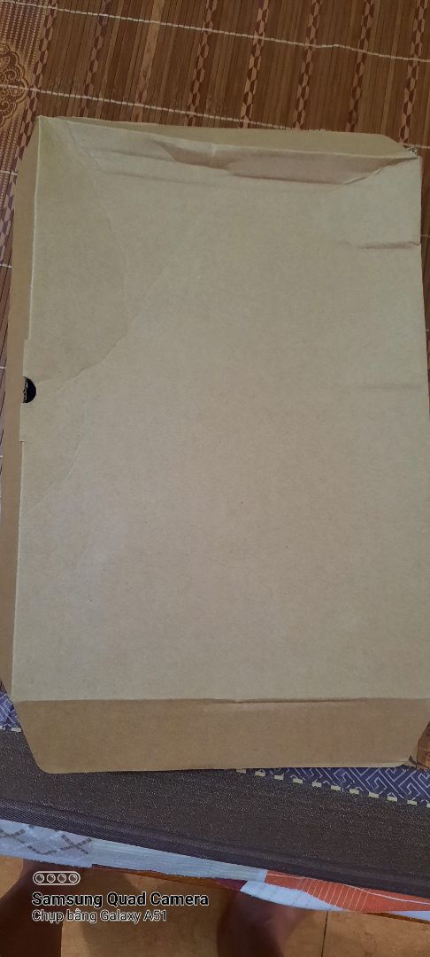 Mình toàn dùng áo VT, đây là lần đầu mua online, khá thất vọng khi nhận hàng: Vải thì mỏng, mình toàn mặc side 37 nhưng side 37 này quá rộng, nghĩ hàng fake nhưng check mã thì là hàng VT.