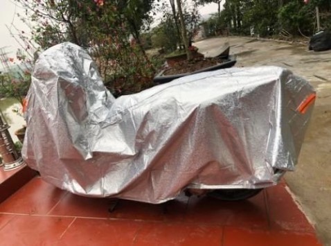 Cuối cùng cũng nhận được hàng. Nhanh phếts. Mk đặt 2 đơn . Đơn này sau. Mà hàng đến trước. Hài ghê. Nhưng cũng ok phết. Rộng. Che dk phủ hết xe. Mong là dùng lâu dài. Giống hình nhé. Bạt làm xe đỡ bị nhiệt cao, nên cảm giác hiệu quả! tráng nhôm mấy lớp nên dày