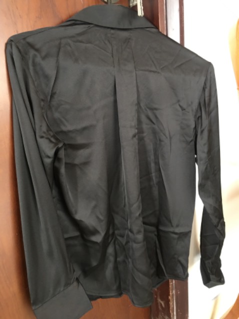 nhỏ gọn, đẹp, dễ sử dụng. áo lụa gập cất đi mấy năm, chuyển nhà 3 lần, giờ bỏ ra ủi thử, rất phẳng. khi ủi ko lắp đầu chải vải nhé, và dí sát vô áo thì phẳng nhanh. Hình mặt trước áo là ủi rồi, mặt sau và cánh tay áo là chưa ủi.