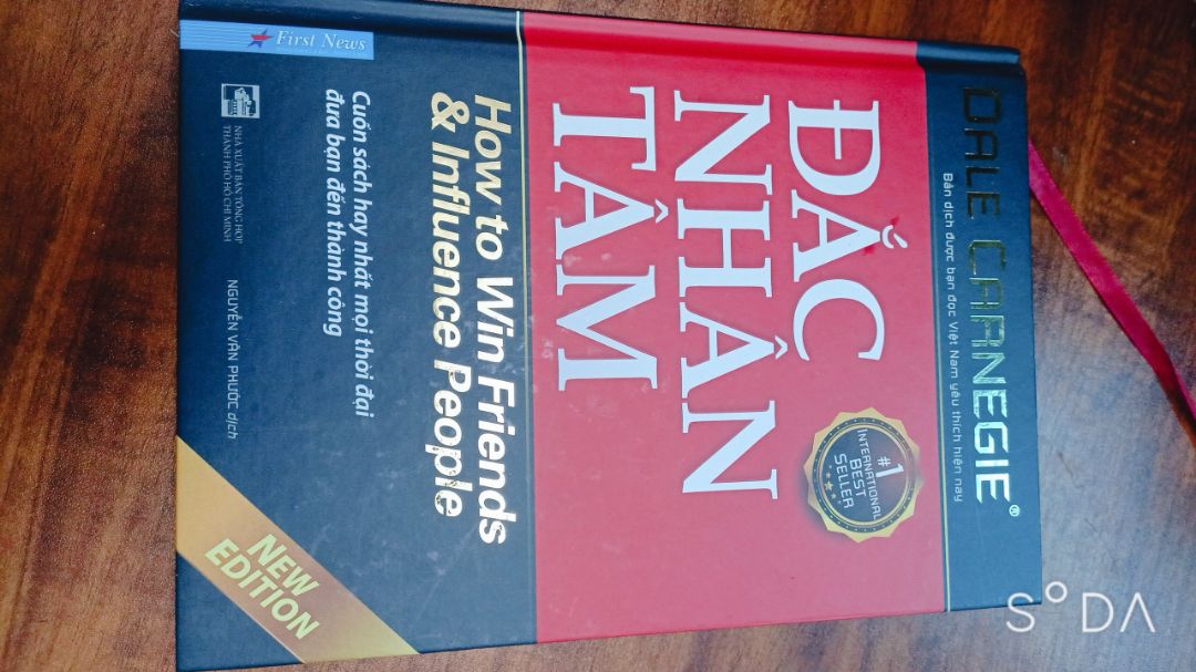 tôi tin tưởng tuyệt đối vào tiki, tôi đã mua trên 30(ba mươi ) quyển sách cực quý của tiki, cuốn nào cũng mới , đẹp , thơm mùi giấy mới, bọc gói rất cẩn thận,quan trọng hơn tất cả là nội dung của hơn 30 cuốn sách quý của tôi rất rất hay và ý nghĩa về kinh tế, về cuộc sống về sức mạnh của tiềm thức, và sở thích đọc sách của tôi đã thay đổi cách nhìn,thay đổi cuộc sống của tôi tốt hơn mỗi ngày. bạn nào muốn ảnh thực tế mình chụp cho nhé, và đây chỉ là  1 vài quyển sách quý đại diện cho khối tài sản kiến thức của tôi. tôi biết ơn và cảm ơn tất cả các nhà xuất bản đã xuất bản ra những cuốn sách quý mà tôi đang sở hữu. tôi biết ơn và cảm ơn  và biết ơn tiki đã bán sách cho tôi, tôi cảm ơn và biết ơn anh ship đã giao hàng cho tôi cực nhanh và giữ gìn tài sản cho tôi. tôi biết ơn và cảm ơn vì tôi đã tốt hơn rất nhiều nhờ vào việc đọc sách.