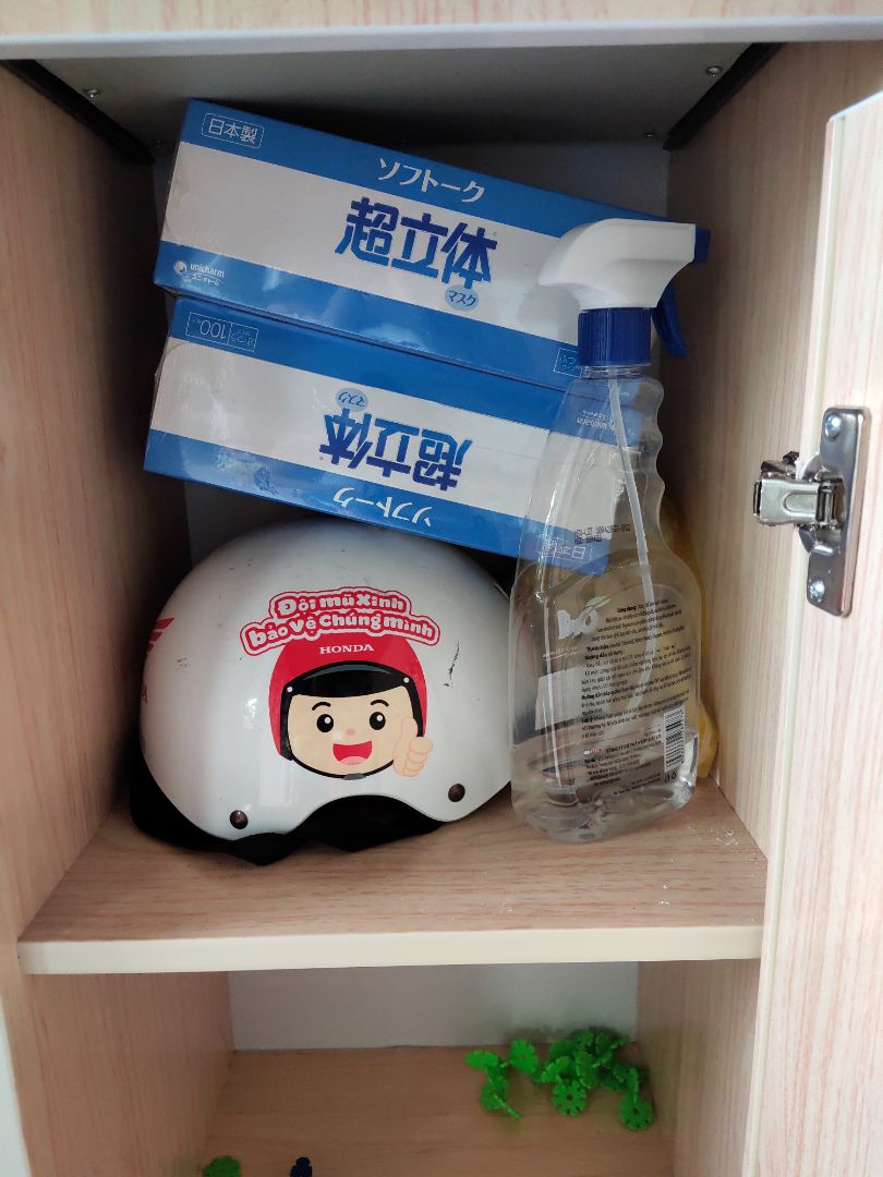 Tủ rấtto các bạn ạ, xem xét kỹ rồi hẳn mua, tủ cũng đẹp, nhận hàng quá nhanh so với quy định ?
1 ô để đc cả 2, 3 cái nón bản hiểm luôn, mình nghĩ để 1 cái thôi, nhìn cái tủ to hết hồn ?
cảm ơn