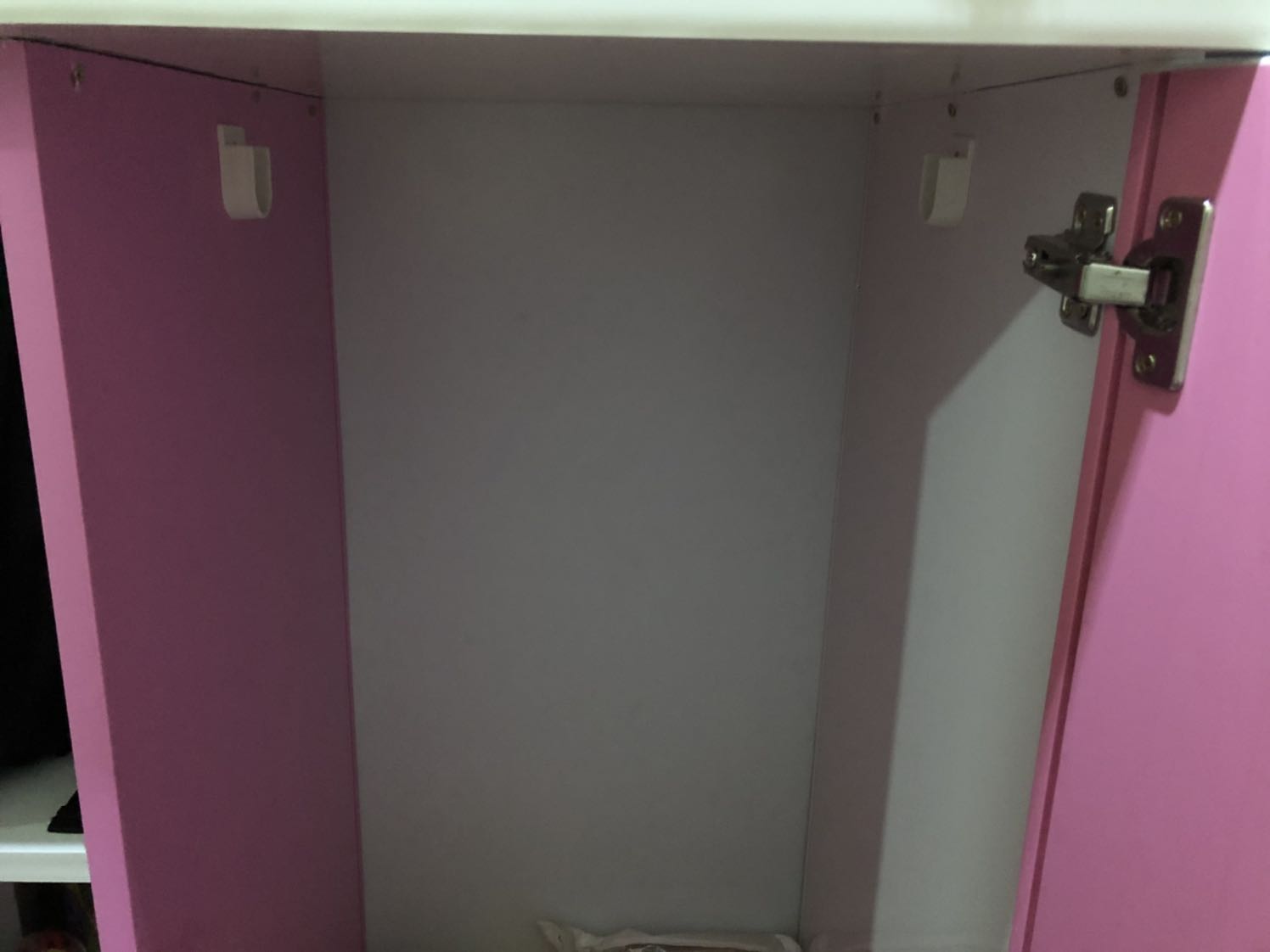 Tủ mình nhận được không có 2 thanh treo làm sao treo đồ, Shop gửi bổ sung giúp mình nha