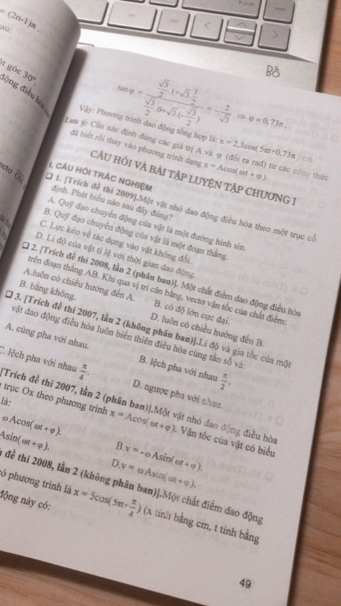 về bên ngoài thì sách được bao 1 lớp nylon nên mở ra nhìn sách rất mới, cuối sách thì có 1 vài trang bị dính chưa có cắt ra, sách giảng nói chung cũng dễ hiểu nhưng mà bài tập để luyện thì rơi vào tầm từ 2*** nên mình nghĩ ngoài luyện trong sách thì cũng nên kiếm đề những năm gần đây luyện thêm để nắm kiến thức cho sát với chương trình :v