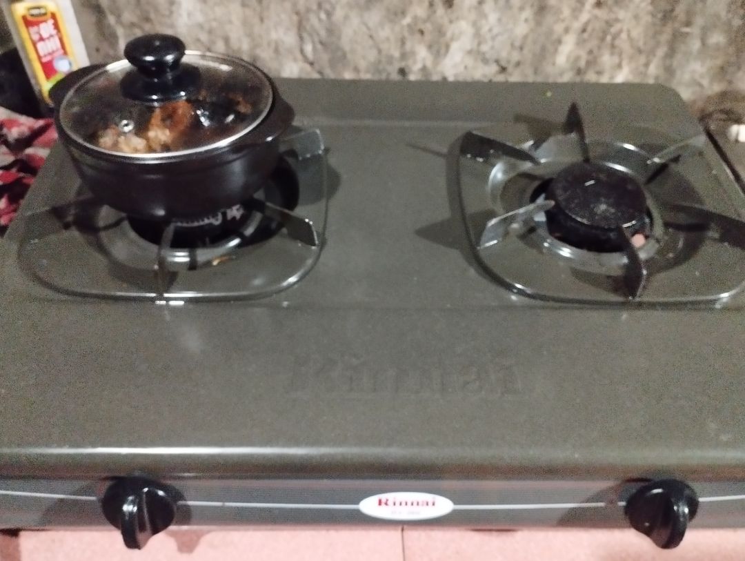 Sản phẩm y hình.
Đánh lửa cực nhạy, 1 lần là cháy.
Bề mặt bóng bẩy dễ lau chùi