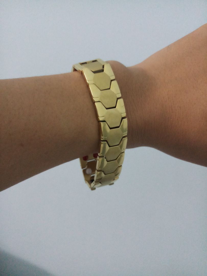 sản phẩm đẹp, thời gian giao hàng nhanh. nhưng vòng tay quá lớn với tay của mình