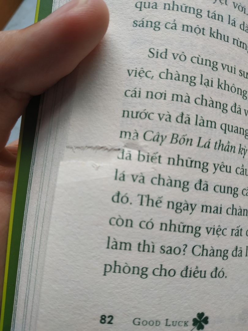 sách bị rách một số tờ, không rõ là do đơn vị vận chuyển hay do chất lượng sản phẩm, nhưng cá nhân mình vẫn hài lòng vì nó chưa ảnh hưởng nhiều đến trải nghiệm đọc sách của mình. cảm ơn shop rất nhiều