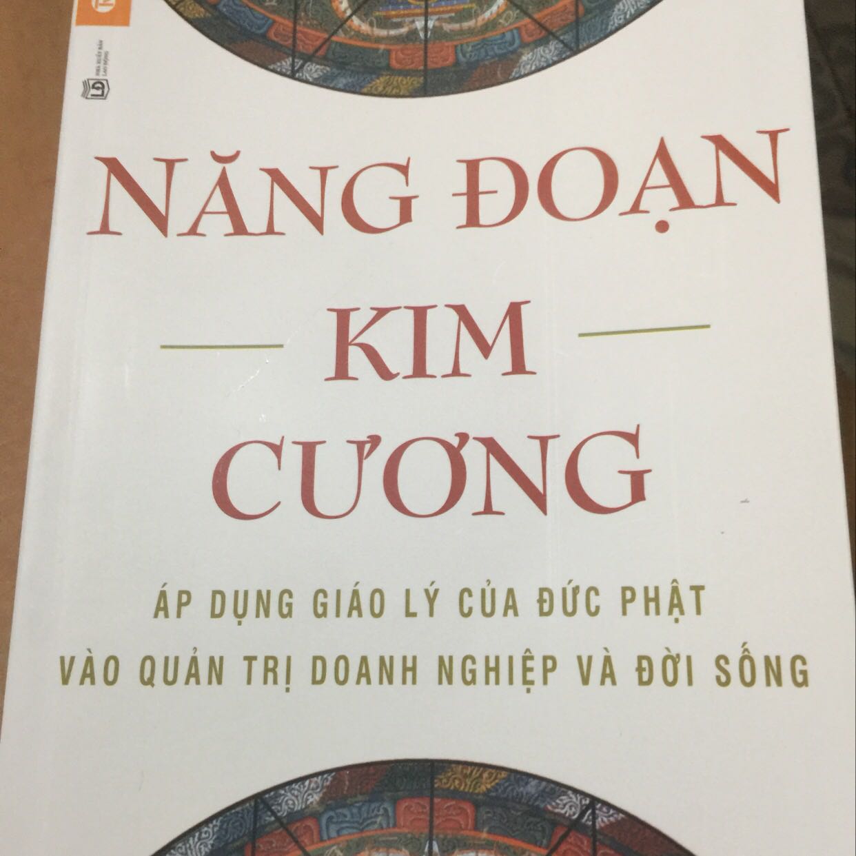 Sách bị lỗi 10 trang. Shop đóng gói kỹ, sách mới. Nhưng tiếc là bị lỗi 10 trang, ko thể đọc , ko hiểu sao sách bị vậy mà shop ko biết và giao cho khách