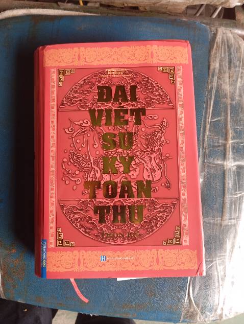 Bố cục sách rất đẹp, màu sắc đẹp bắt mắt ,chất lượng giấy in chống lóa mắt rất ok
