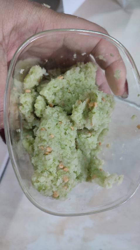 Máy dùng êm, vắt tương đối kiệt bả nha cả nhà. Dễ tháo lắp. Mình rất ưng bụng. Nhưng củ quả gì cứng nên cắt nhỏ chút thì ép ok hơn. Nên mua nha mọi người