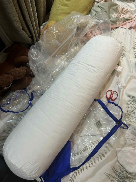 Đặt gối nằm sao giao gối ôm vậy bà Thơ? Yêu cầu đổi gấp