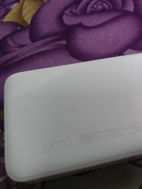 Vừa rồi mua một sản phẩm Sạc dự phòng Xiaomi Redmi có vấn đề bên ngoài, do bận công việc nên hai hôm sau mới mở hộp ra xem thì kiểm tra là hàng cũ, liên hệ Tiki thì bảo quá 48h không cho đổi, thật quá bất tiện. Bên ngoài tem hộp sản phẩm đã bị bóc, có rất nhiều vết trầy xước, bẩn và dính cả dấu vân tay của người nào đó đã sử dụng. Hơn nữa túi ni lông có dán keo đã bị bóc ra nhìn rất tệ và phần seal bảo quản các cổng kết nối đã bị gỡ đi đâu mất không có trong sản phẩm. Chưa kể hàng đã bị trễ mất mấy ngày mà không nhận được thông báo nào từ phía Tiki hay đơn vị vận chuyển. Mình rất tin tưởng Tikitrading, đơn hàng trước mình đặt mua đến 03 sản phẩm như vậy của Tikitrading nhưng tất cả đều mới, có tem ngoài, còn seal bảo quản đầu cắm, túi ni lông dán còn nguyên keo trong pin chuẩn hàng mới 100%, lần này thì cảm nhận quá hụt hẫng và thất vọng vì hàng như đã sử dụng hoặc là hàng đổi trả.