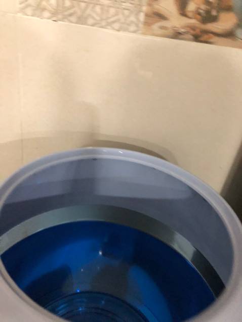 Tôi rất thích sản phẩm bình lọc này vì kiểu dáng và dễ vệ sinh. Có điều, đế bình hơi mong manh, lõi lọc hư quá nhanh. Tôi dự định mua thêm 1 cái mà giờ đang không biết làm sao vì chưa gì lõi lọc đã hư, mua cái mới thì gần 1/3 giá  cái bình. Khổ thiệt, ngay đầu năm đầu tháng.