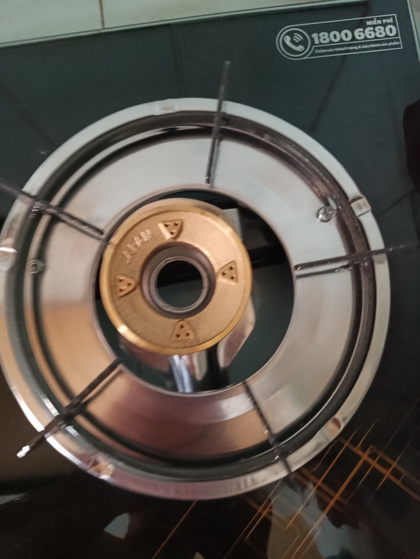 họng ga không ngay giữa bếp nấu... thất vong ...có đổi cái khác được không?