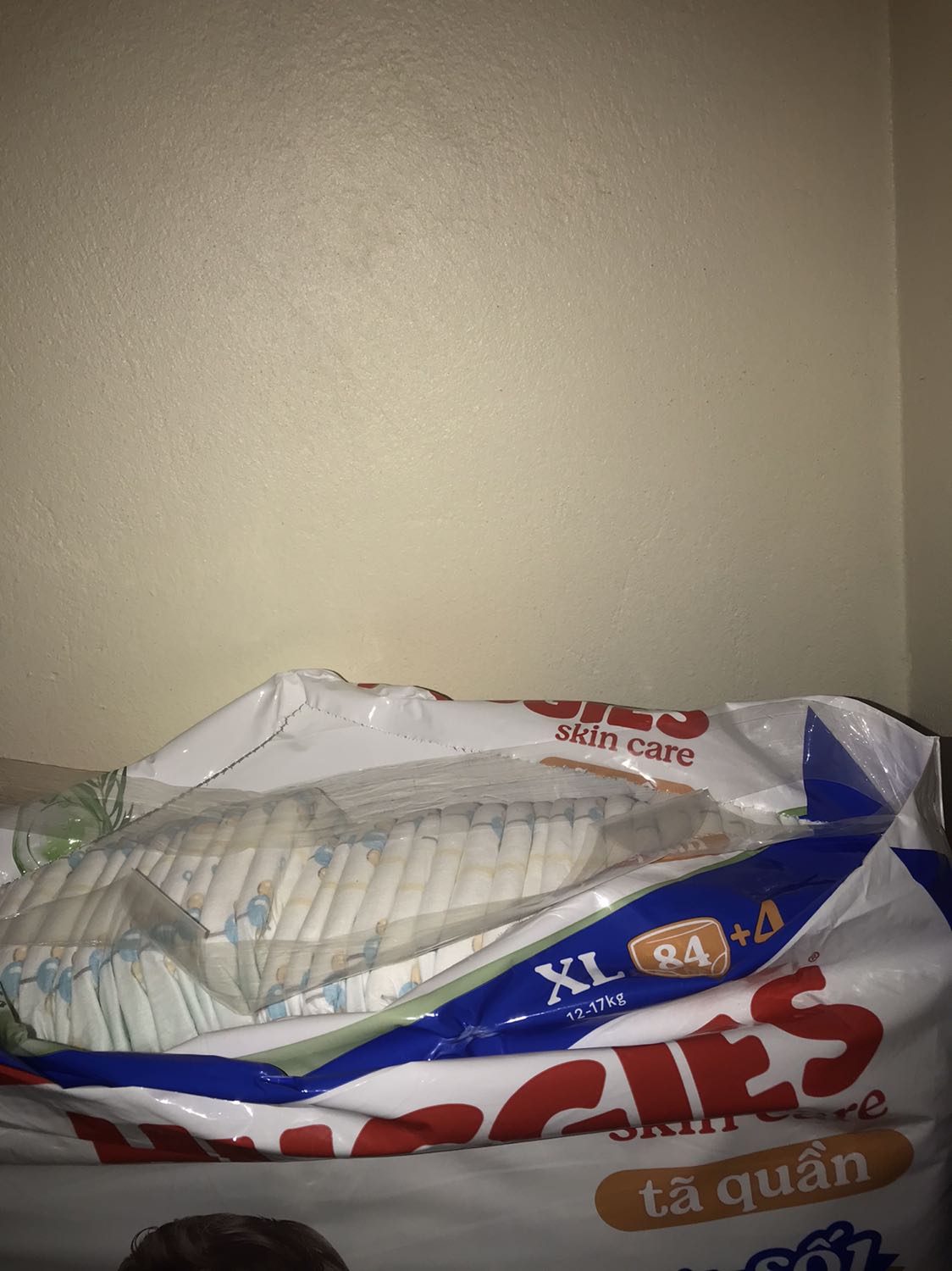 Tiki giao nhanh thật, đặt 1d đã có hàng rồi, shop t hay mua trên sàn S giá còn đắt hơn gần 100k nhưng dc tặng thêm 1 cái vali trẻ em huggi, đây k quà thì rẻ dc gần 100k