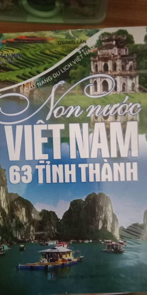 Sách được gói bọc kỹ, dày dặn và mới toang. Nội dung ngắn gọn rõ ràng, có hình ảnh. Rất phù hợp dành cho các bạn thích du lịch. Shop bán giá ok lắm nha