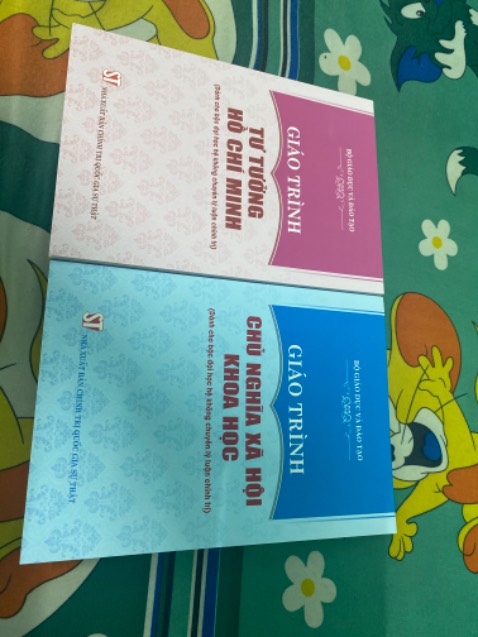 Sách đẹp, mới. Không bị rách hay hu hỏng gì bên trong. Giao nhanh