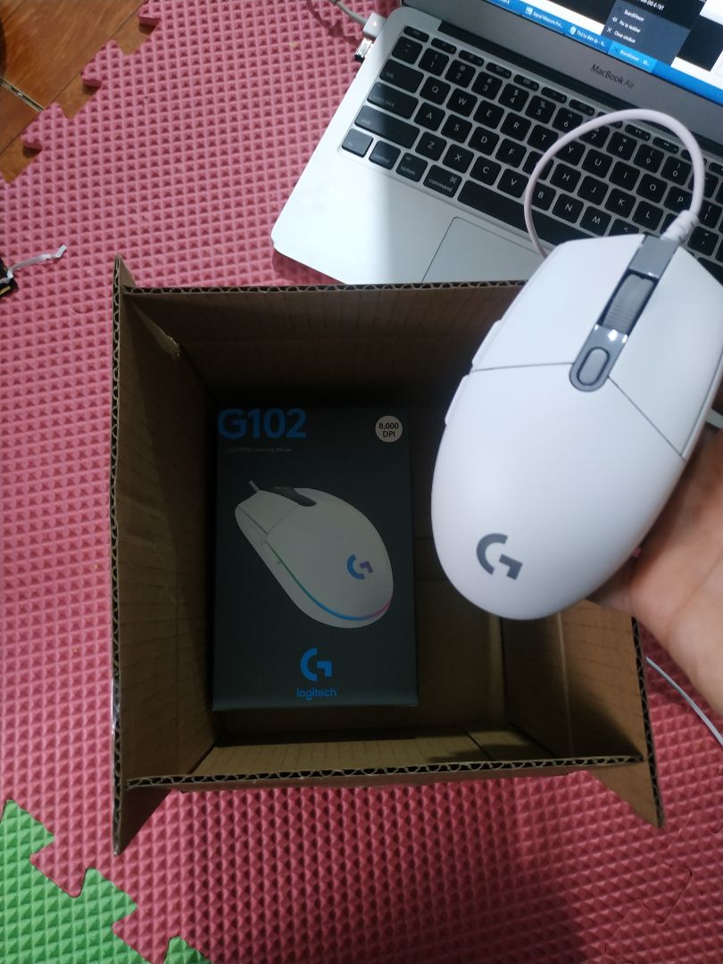 Tạm chấp nhận giao chậm. Nhưng rất không hài lòng. Dặn shop giao màu đen lại giao trắng. Hộp thì cái tem kiểm tra đã rạch cả băng dính. bên trong không lót gì cả. lọc xọc. muốn đổi thì shop lại lí do đơn màu trắng và bóc rồi không đổi. cạch luôn shop và tiki Tạm chấp nhận giao chậm. Nhưng rất không hài lòng. Dặn shop giao màu đen lại giao trắng. Hộp thì cái tem kiểm tra đã rạch cả băng dính. bên trong không lót gì cả. lọc xọc. muốn đổi thì shop lại lí do đơn màu trắng và bóc rồi không đổi. cạch luôn shop và tiki