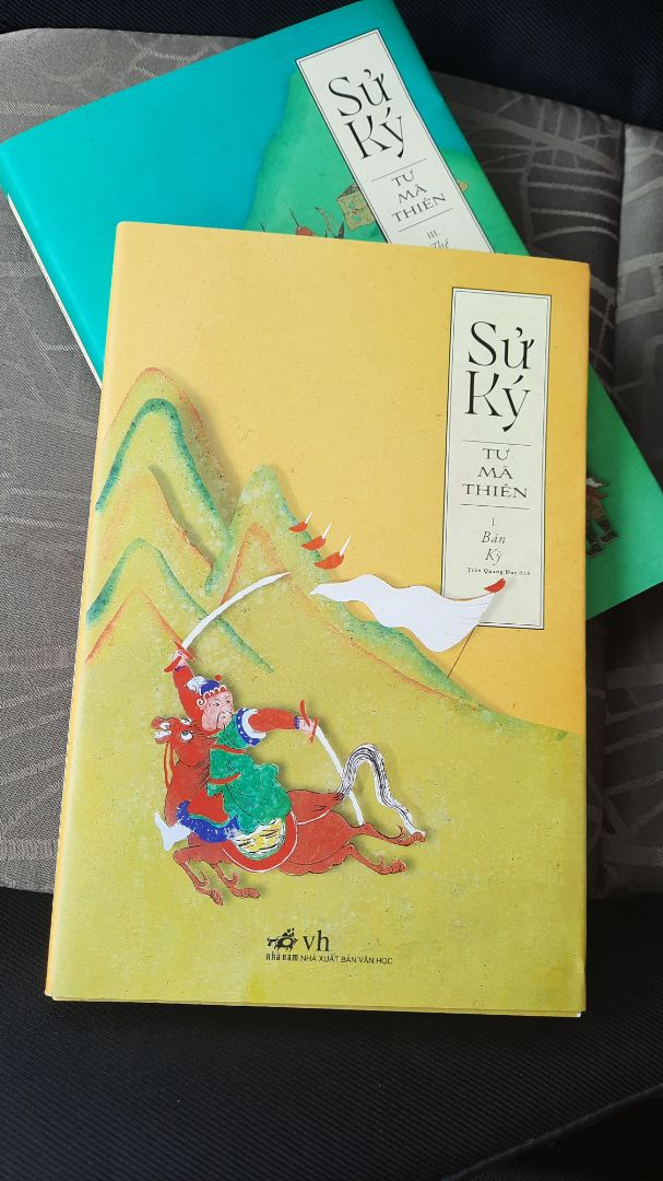 Sách in đẹp, giấy tốt hàng giao đúng hẹn. Tuy nhiên so với dung lượng sách thì giá như thế là đắt. Mình mua sale mà vẫn hơn 100k cuốn này.