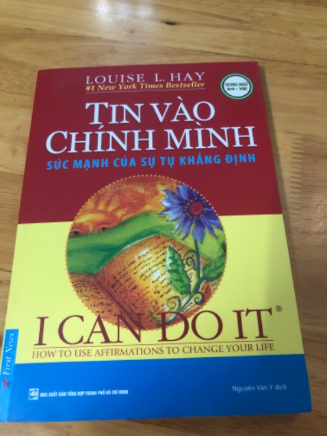 Sách đẹp, dày dặn, chất lượng. Nội dung hay, có ý nghĩa và manh tính giáo dục nhân văn. Sách song ngữ càng giúp người đọc có thể nâng cao trình đọc tiếng anh. Những quyển sách cần có ở tủ sách gia đình.