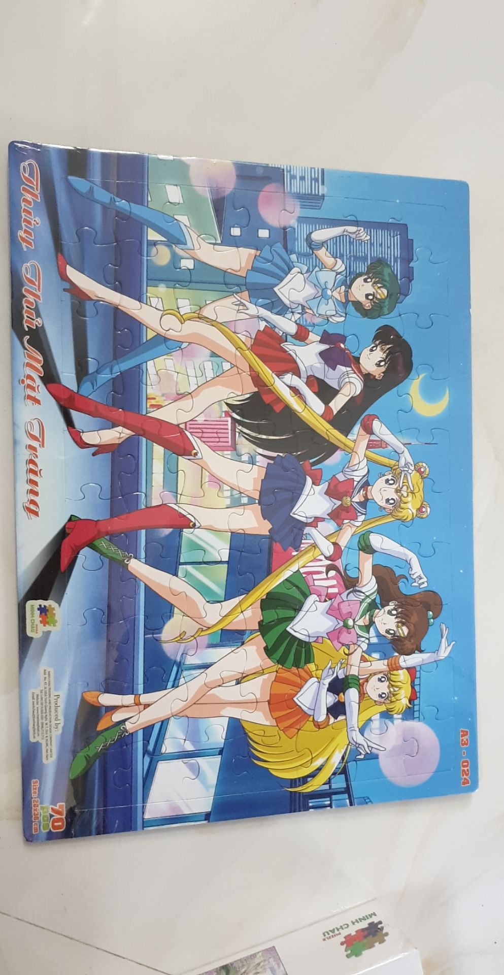 hình đẹp, có khung sẵn nên rất dễ ráp