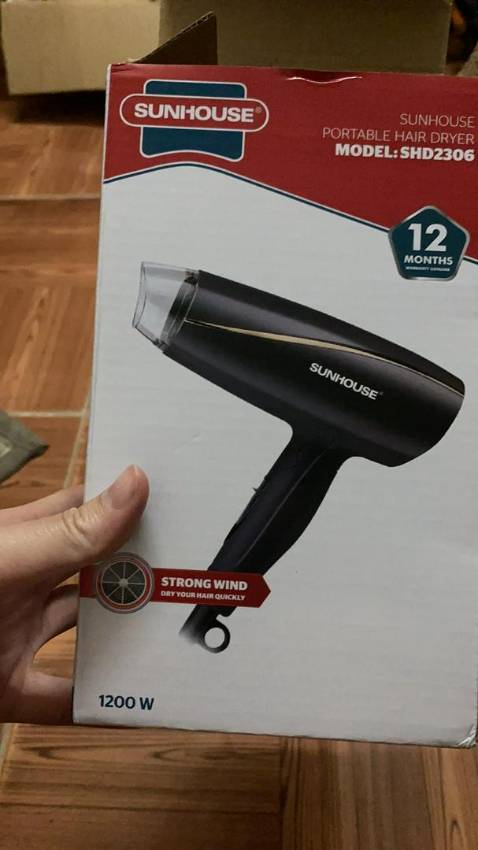 Máy sử dụng tốt, có cả sấy mát và nóng, gập gọn khá tiện