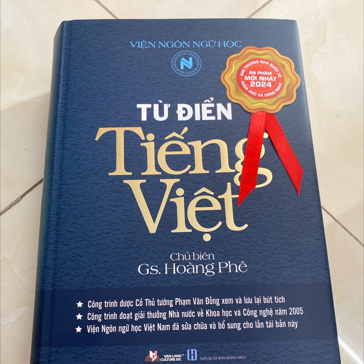 Giao hàng cẩn thận. Sách đẹp, mới, không có dấu hiệu hư hỏng.
Sách phù hợp vs giáo viên, hs các cấp. Cuốn sách này sẽ giúp những ng đang có nhu cầu tìm hiểu về tiếng việt sẽ hiểu sâu và sử dụng tiếng việt đúng cách, chuẩn mực hơn