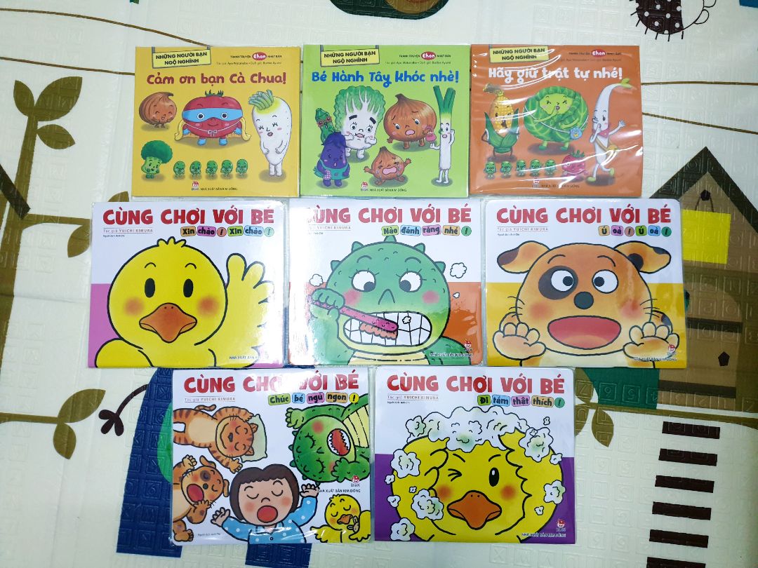 các cuốn kia lật mở thuận chiều của bé nhưng cuốn này với cuốn chúc bé ngủ ngon lại giở theo chiều ngược lại nên bé ko thích lắm