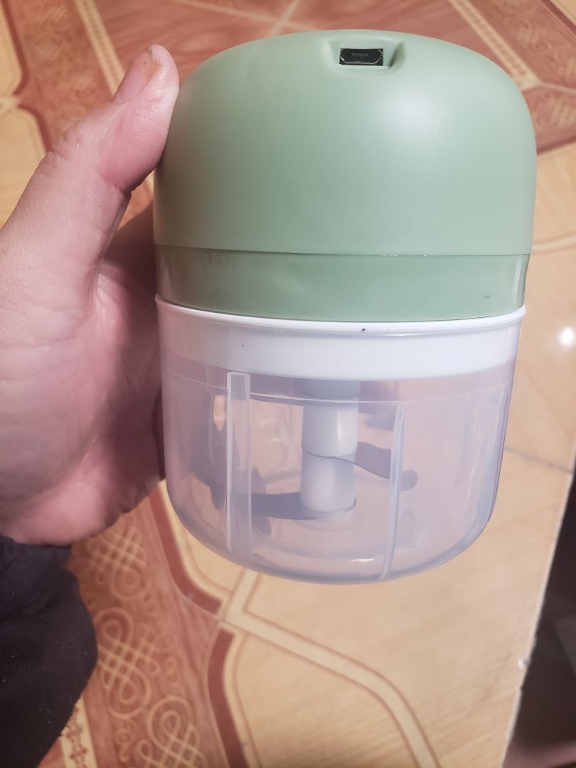 máy xay mạnh, lưỡi sắc bén, xay tỏi vs rau củ đồ ăn dặm cho bé thì vô tư. thịt thì nên cắt bé. nố chung là hàng đẹp